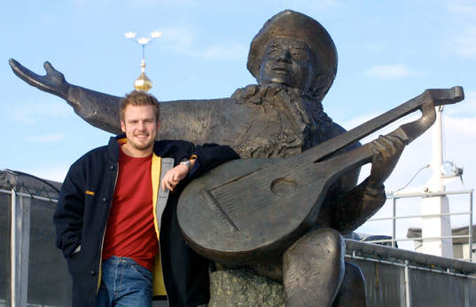 Andreas Hadelöv, Sverige och Evert Taube. (Staty, Skulptur)