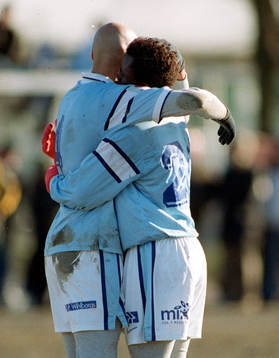 Peter Ijeh och Daniel Majstorovic, Malmö jublar. (Jubel)
