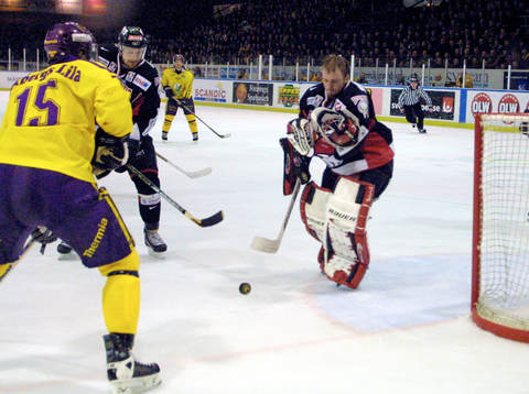 Ishockey, Elitserien, Malmö - Färjestad. Målvakt Andreas