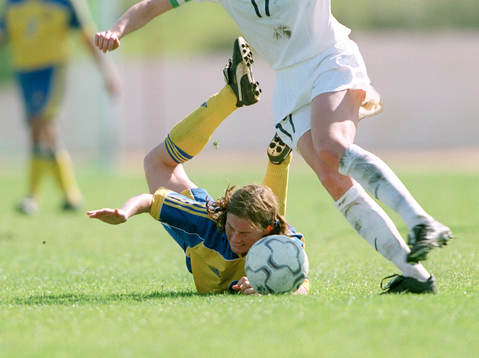 Malin Moström, Sverige får bita i gräset