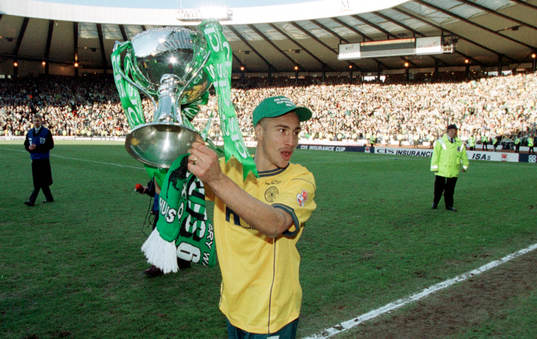 Henrik Larsson, Celtic jublar. (Jubel, Buckla, Pokal)
