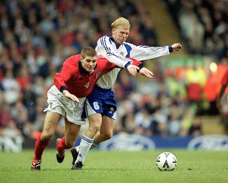Steven Gerrard, England och Aki Riihilahti, Finland