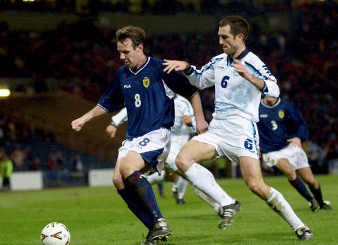 Craig Burley, Skottland och  Luca Gobbi, San Marino