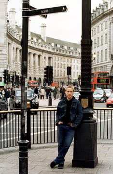 Pär Karlsson på Piccadily Circus i London