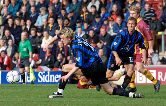 Fotboll, Premier League, Bradford - Charlton,  Mathias