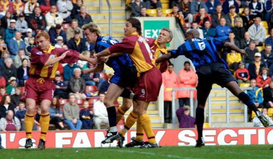 Fotboll, Premier League, Bradford - Charlton, Mathias