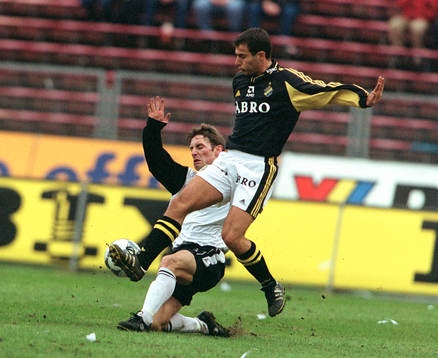 Peter Karlsson, Örebro och Sharbel Touma, AIK