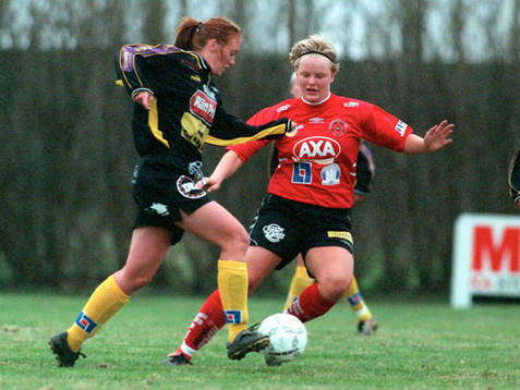 Bläddra bland fler bilder av Fotboll, Damallsvenskan, Kristianstad/Wä  - Bälinge