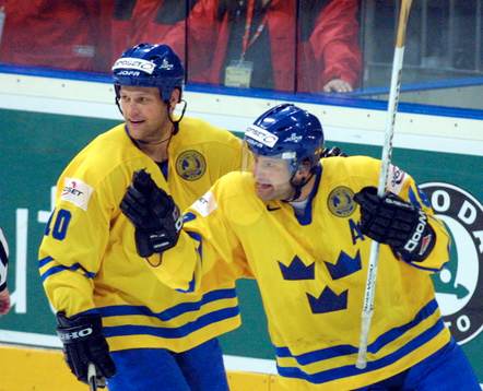 Mikael Renberg Jublar med Andreas Johansson