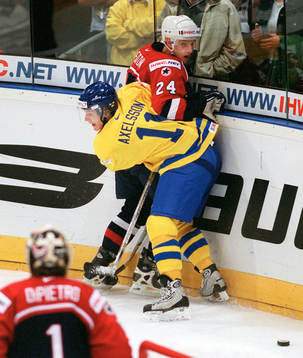Per-Johan Axelsson, Sverige