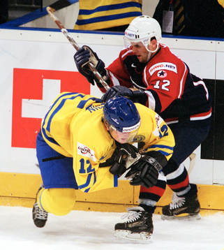 Daniel Sedin, Sverige, och Brian Gionta, USA