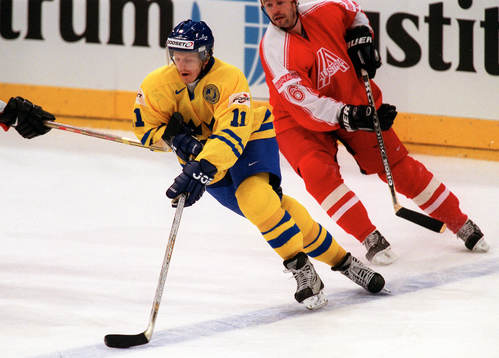 Per-Johan Axelsson åker ifrån Joseph Lavoie