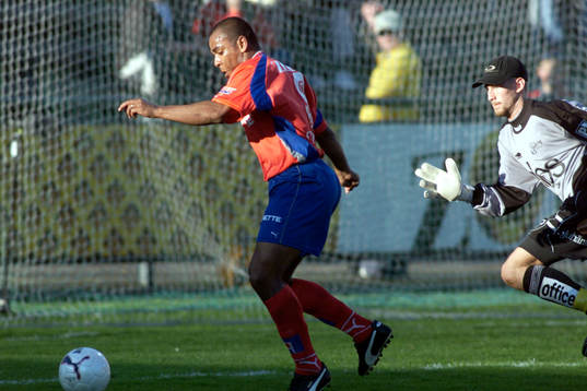 Alvaro Santos, Helsingborg rundar Johan Wiland, Elfsborg