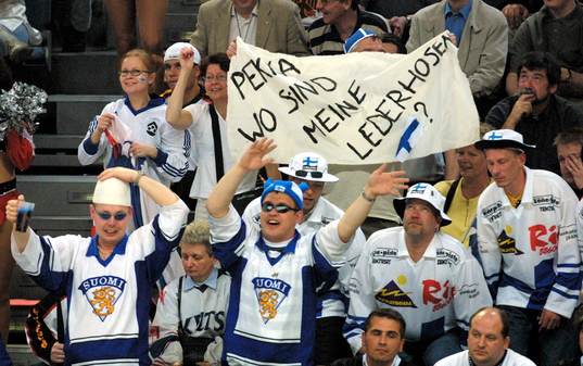 Finska segerrusiga supportrar