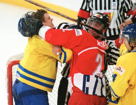 Kim Johnsson, Sverige, bråk, slagsmål