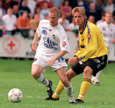 Johan Åkesson, Malmö rundar Simon Sjöfors, Mjällby