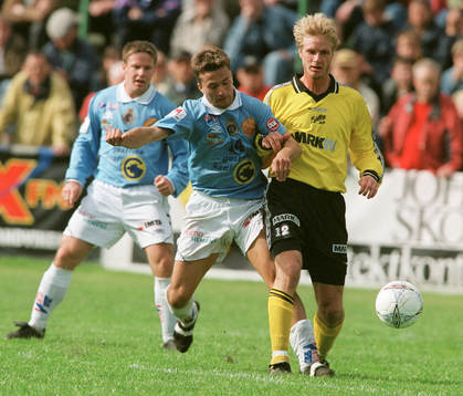Simon Sjöfors, Mjällby attackeras av Mathias Woxlin, Gefle