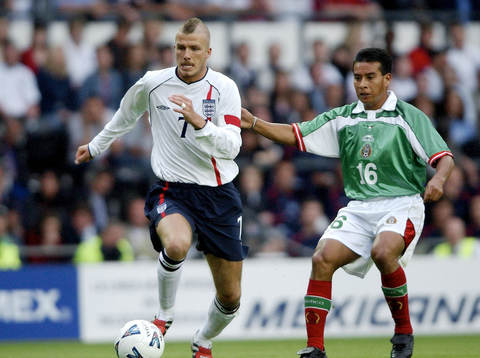 David Beckham, England och Alberto Coyote, Mexico