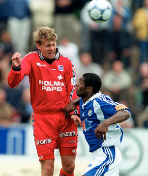 Stefan Alvén(?) och Samuel Wowoah i nickduell