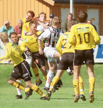 Bläddra bland fler bilder av Fotboll, Superettan, Mjällby - Landskrona 