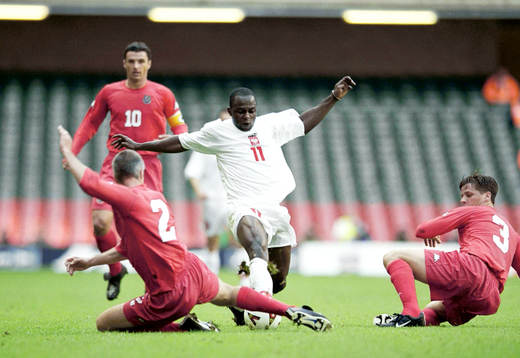 Emmanuel Olisadebe, Polen och Kit Symons and Darren