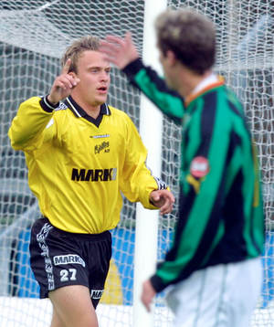 Målskytten Marcus Ekenberg jublar