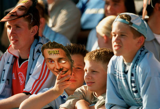 Zlatan-feber, unga supportrar med Zlatan-masker