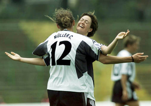 Claudia Müller och Renate Lingor, Tyskland jublar