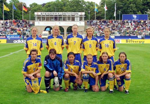 Sverige övre raden fr v: Linda Fagerström, Hanna
