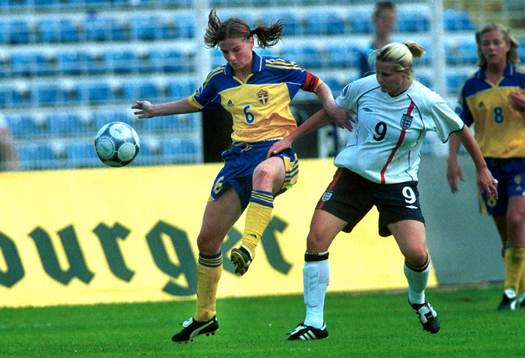 Malin Moström, Sverige och Kelly Smith, England