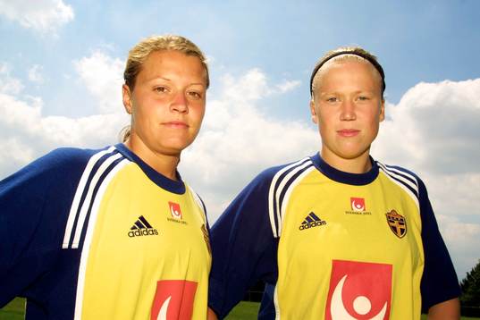 Karolina Westberg och Sara Larsson, Sverige