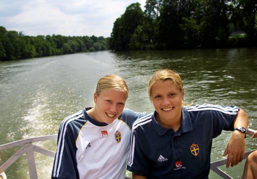 Karolina Westberg och Sara Larsson, Sverige