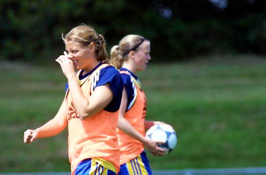 Karolina Westberg och Sara Larsson, Sverige