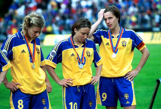 Tina Nordlund, Hanna Ljungberg och Malin Andersson, depp