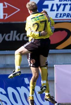 Marcus Ekenberg, Mjällby är framme och kramar om