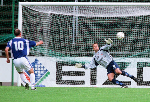 Henrik Bertilsson, Halmstad slår in straff på Fredrik