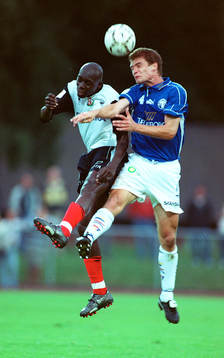 Paul Oyuga, Örebro och Ola Larsson. Trelleborg