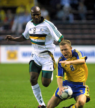 Fredrik Söderström, Sverige och Dumisa Ngobe, Sydafrika