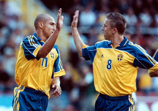fotboll Sverige - Sydafrika, Henrik Larsson (1-0) och