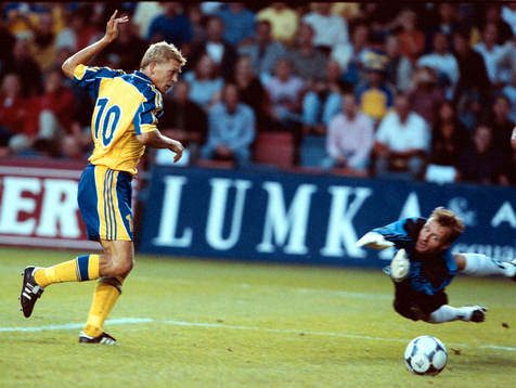 fotboll Sverige - Sydafrika, Marcus Allbäck gör 2-0