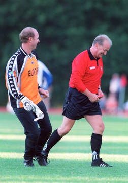 Alvesta, Fotboll, TV-laget, Thomas Ravelli gav domaren