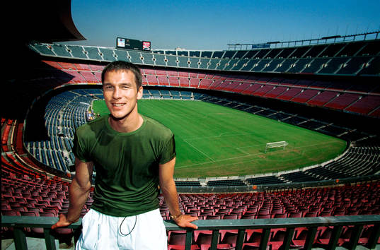 Bläddra bland fler bilder av Football, La liga, Barcelona 2001