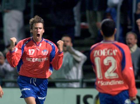 Michael Hansson jublar mot matchens gigant, Rogerio Silva