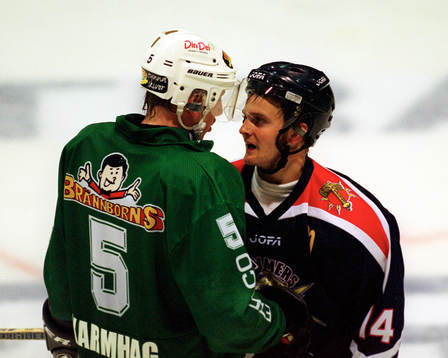 nr 5 Karmhag, Rögle och Halmstads Tobias Kock, Halsmtad
