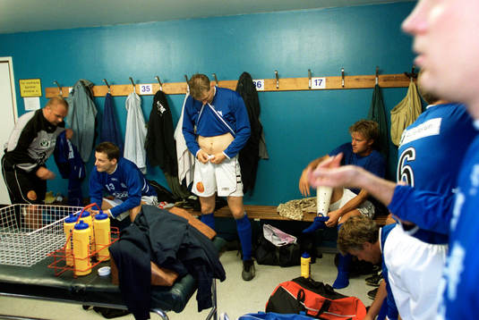 Fotboll, Omklädningsrum, småklubbsfotboll