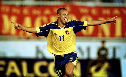 Henrik Larsson firar 1-0 målet