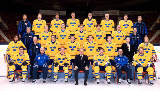 Stående fjärde raden från vänster: Peter Ström