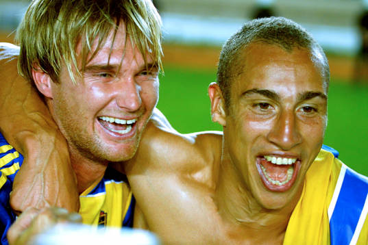 Målskyttarna Andreas Andersson och Henrik Larsson jublar
