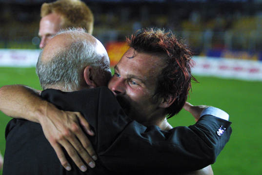 Lars-Åke Lagrell och Fredrik Ljungberg jublar