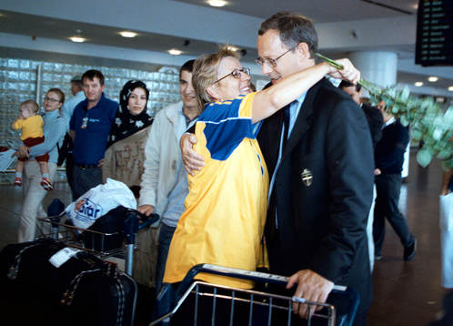 Lars Lagerbäck, förbundskapten Sverige får en grattis